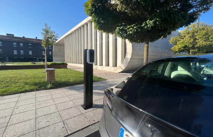 Regulaciones sobre puntos de carga de vehículos eléctricos en estacionamientos
