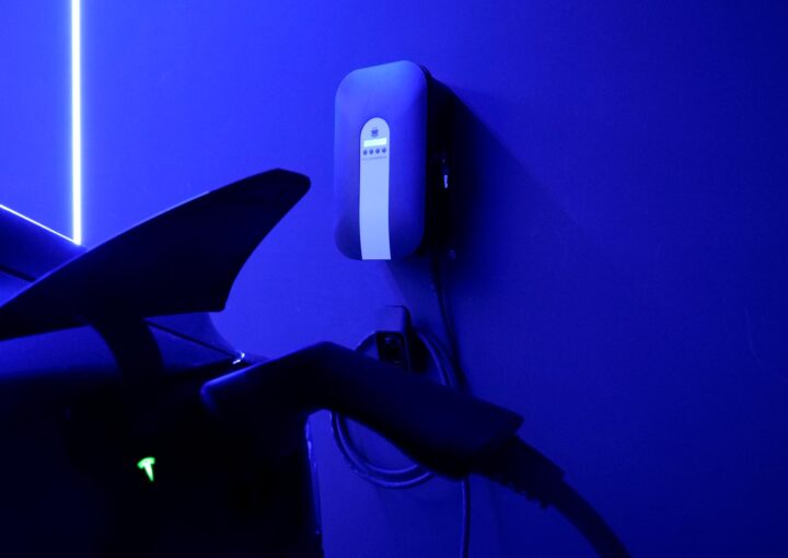 Aspectos a tener en cuenta al instalar un punto de carga para coche eléctrico en casa